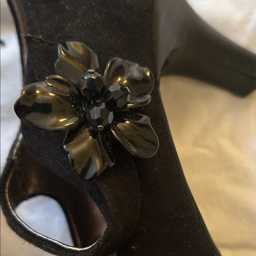 Söfft Black Suede Mary Jane Heels with Floral Accent - Picture 3 of 4